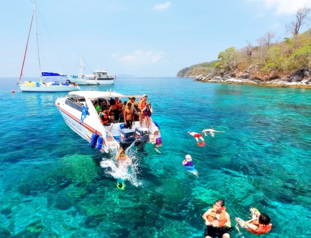 Coral island на русском. Дайвинг Рача Пхукет. Остров Рача Таиланд. Остров Рача Пхукет дайвинг. Остров Корал Пхукет.